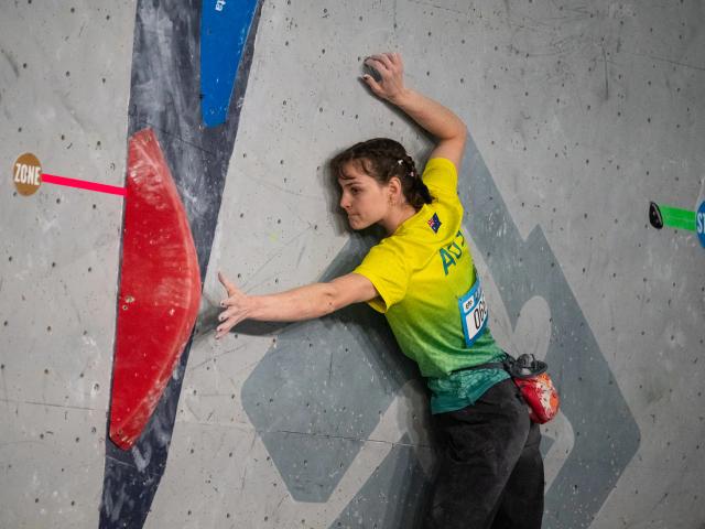 PAST AND FUTURE OLYMPIANS SHINE IN WOMEN’S BOULDER QUALIFICATION
